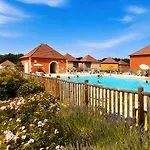 T3 Classe 3 Avec Piscine, Parking & Terrasse * Prayssac