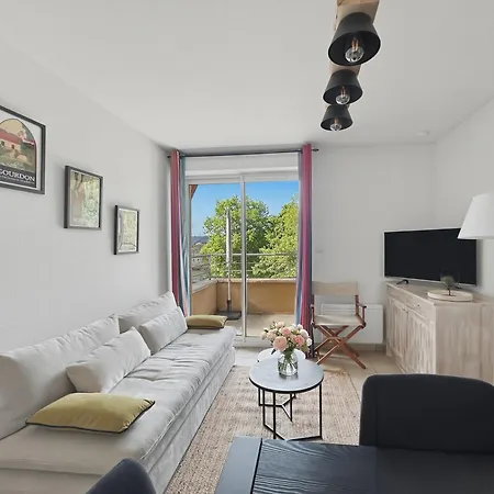 T3 Classe 3 Avec Piscine, Parking & Terrasse *