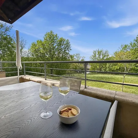 T3 Classe 3 Avec Piscine, Parking & Terrasse Appartement Prayssac